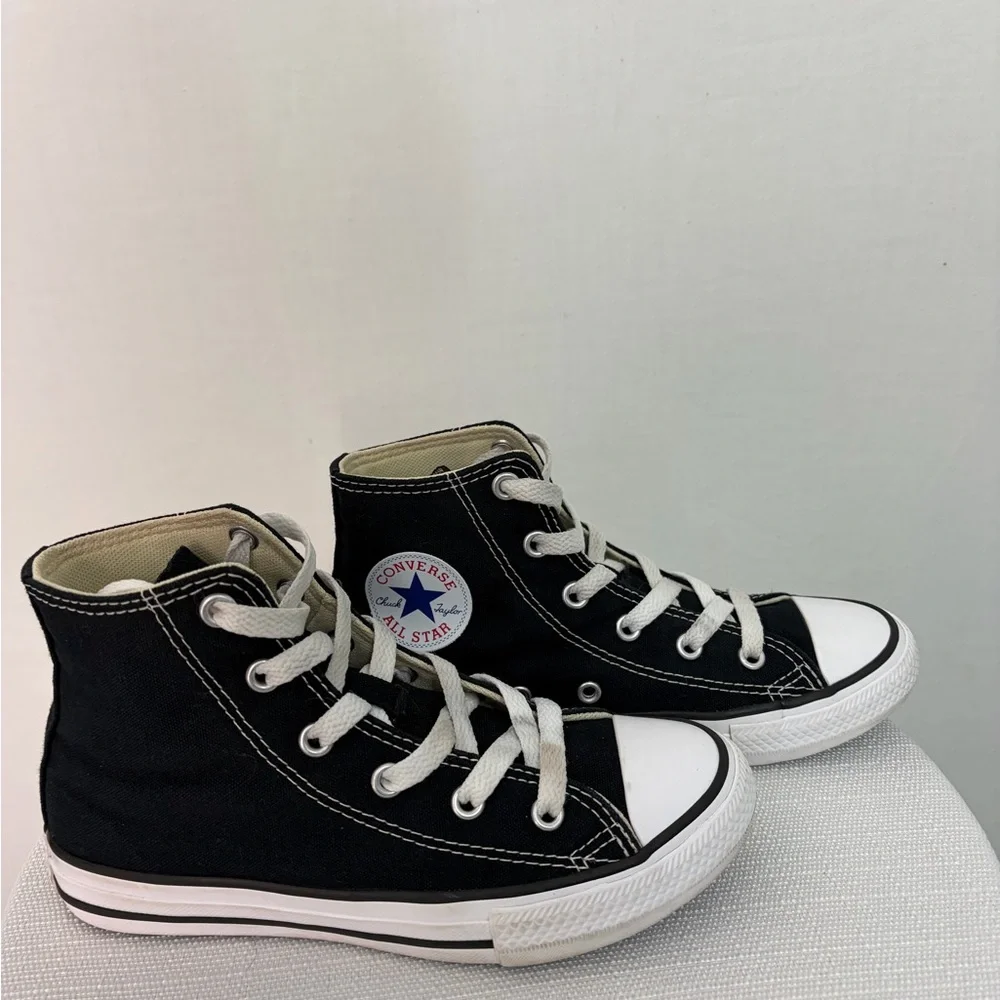 Converse Chuck Taylor All Star High Top Unisex Youth size 1 Black(B118)✨